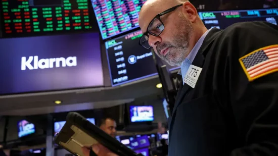 配资排排网 午盘：美股维持涨势 三大股指齐创盘中新高